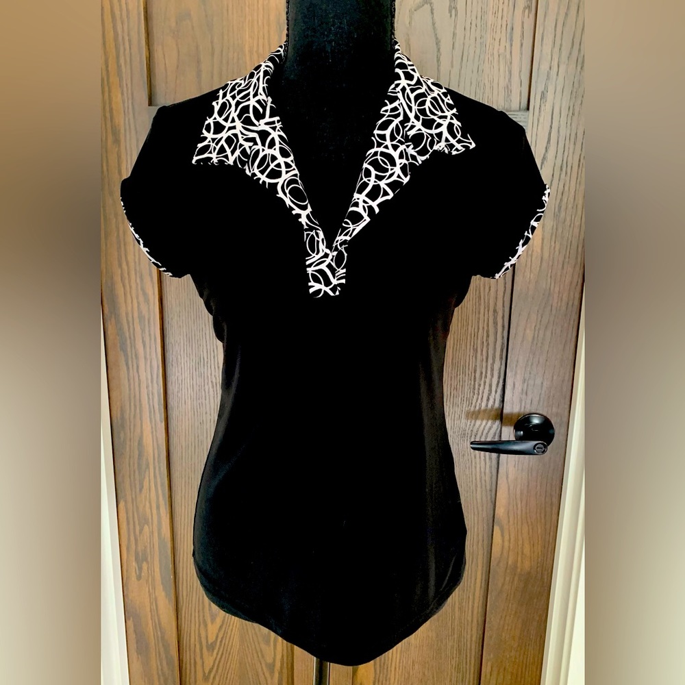 Small black/white top